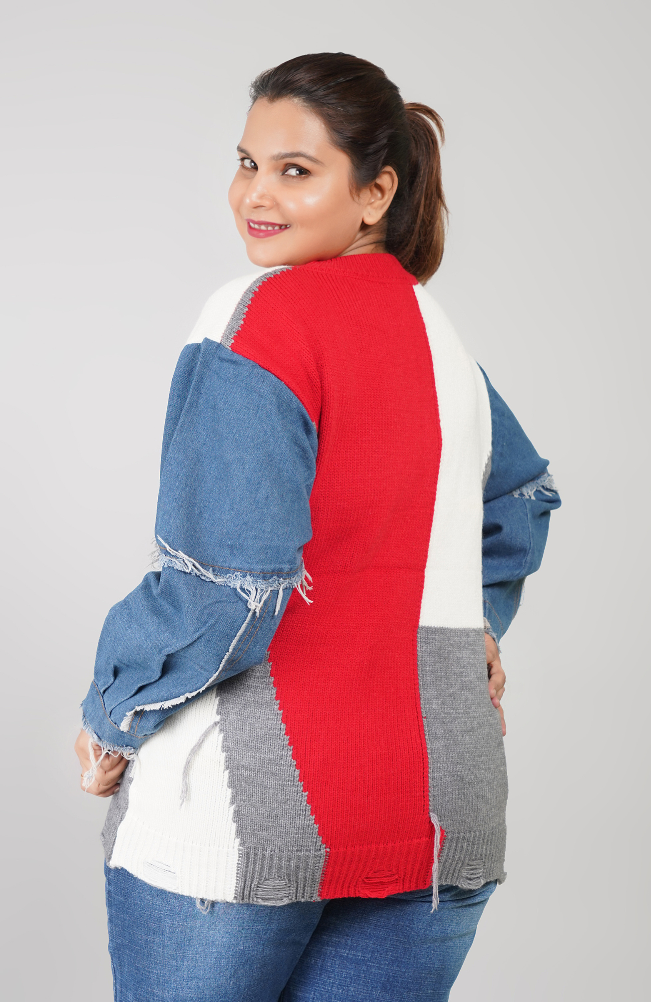 Trendy Patchwork Winter Sweater with Frayed Denim Sleeves