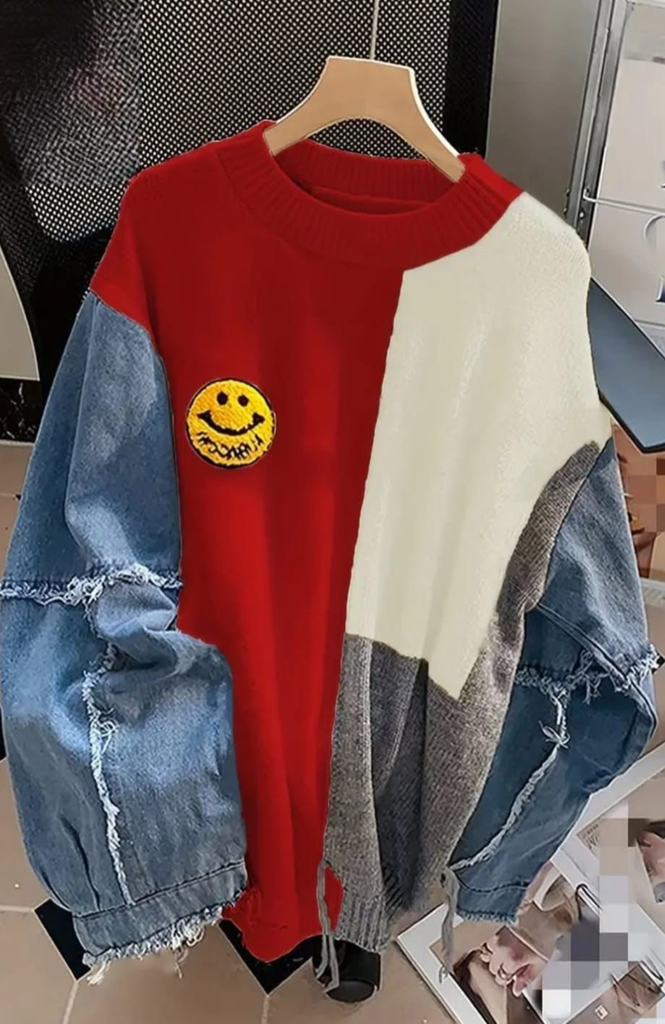 Trendy Patchwork Winter Sweater with Frayed Denim Sleeves