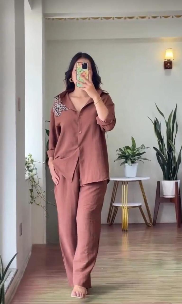 Relaxed Fit Two-Piece Co-ord Set with Minimal Embroidery – Feyova